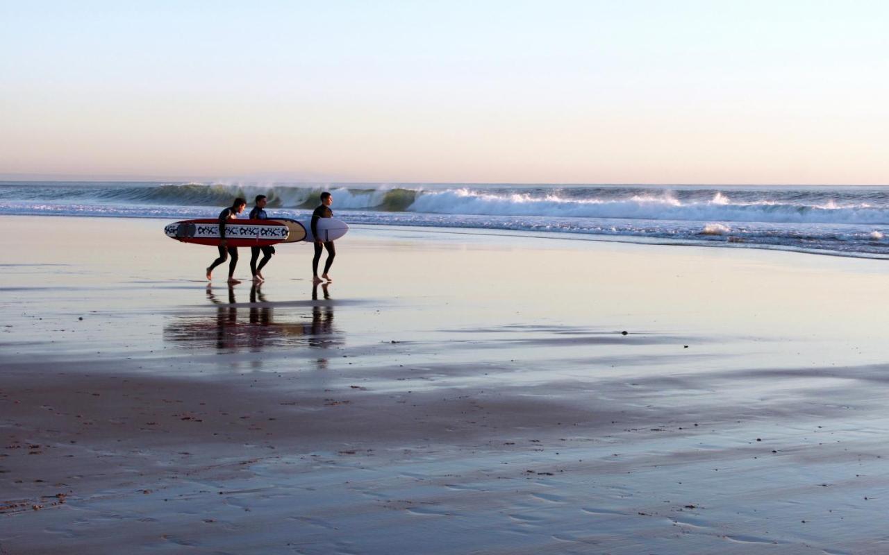 Mahara Caparica Surf Camp Buitenkant foto