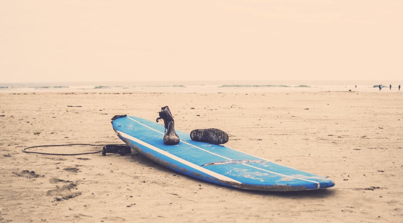 Mahara Caparica Surf Camp Buitenkant foto